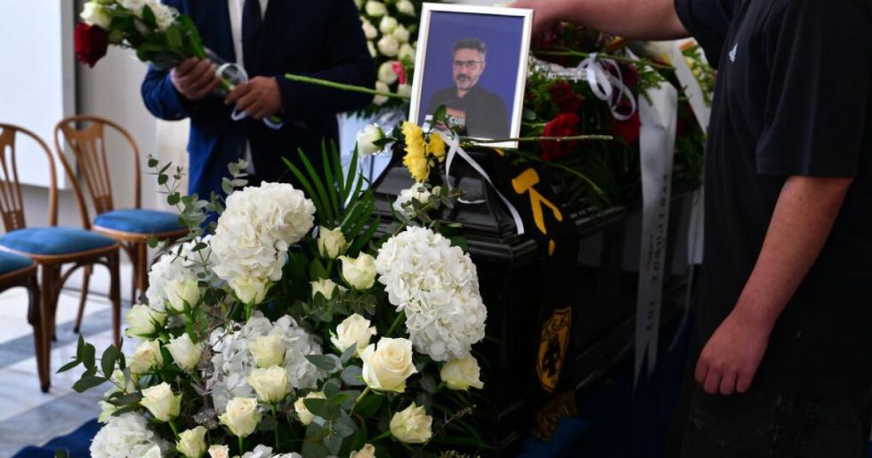 Πάντα μπροστά το «εμείς»